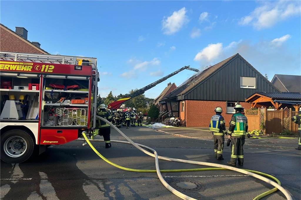 Großer Brand in Werne: Warnung vor Rauchgas Eindrücke von der Einsatzstelle am Dienstagnachmittag (22.10) an der Körnerstraße in Werne.