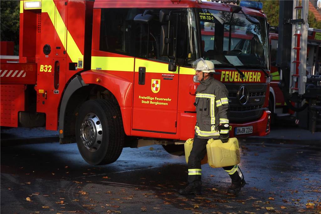 Eindrücke von der Einsatzstelle am Dienstagnachmittag (22.10) an der Körnerstraße in Werne. 