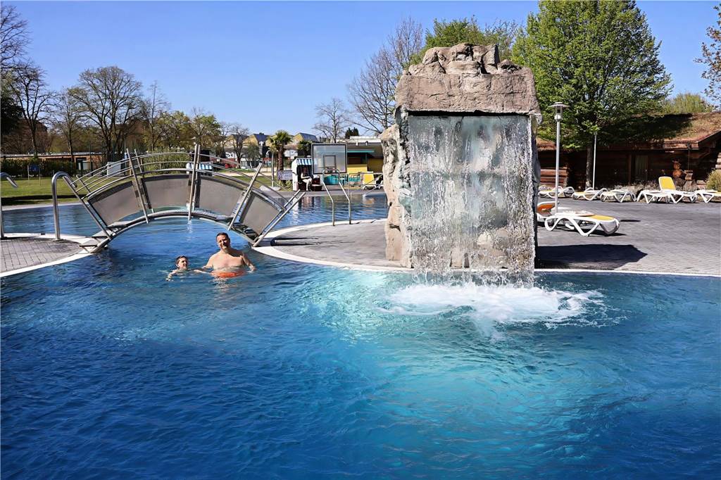 Eindrücke von der Eröffnung der Außensaison im Freizeitbad Atlantis in Dorsten.