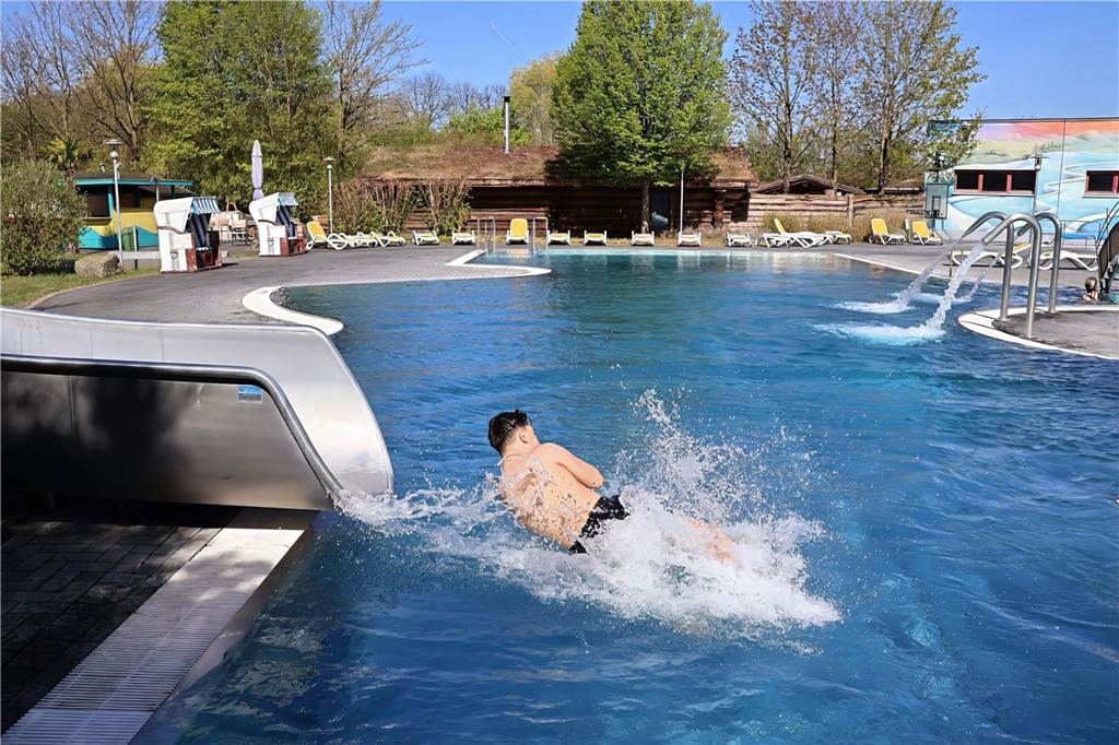 Eindrücke von der Eröffnung der Außensaison im Freizeitbad Atlantis in Dorsten.