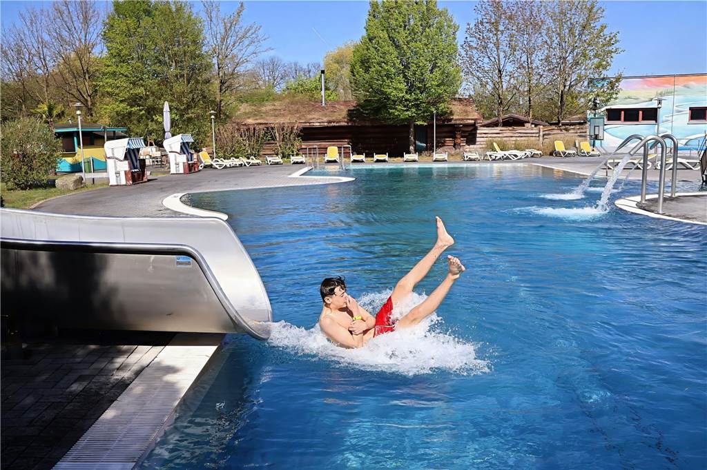 Eindrücke von der Eröffnung der Außensaison im Freizeitbad Atlantis in Dorsten.