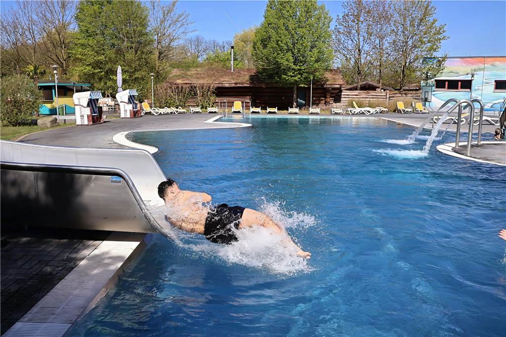 Eindrücke von der Eröffnung der Außensaison im Freizeitbad Atlantis in Dorsten.