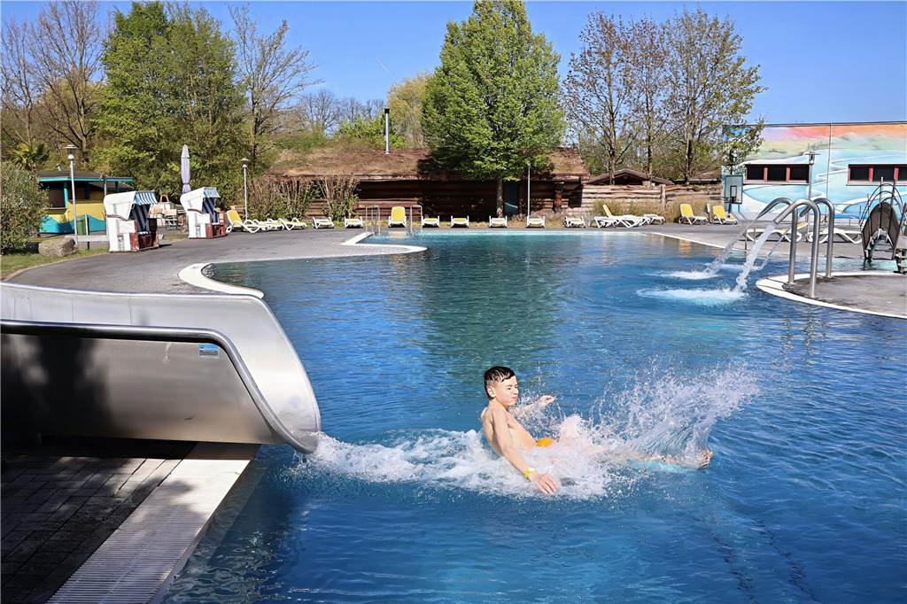 Eindrücke von der Eröffnung der Außensaison im Freizeitbad Atlantis in Dorsten.