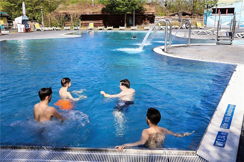 Eindrücke von der Eröffnung der Außensaison im Freizeitbad Atlantis in Dorsten.