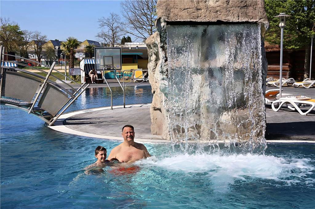 Eindrücke von der Eröffnung der Außensaison im Freizeitbad Atlantis in Dorsten.