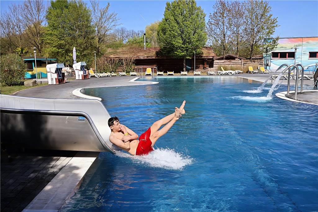 Eindrücke von der Eröffnung der Außensaison im Freizeitbad Atlantis in Dorsten.