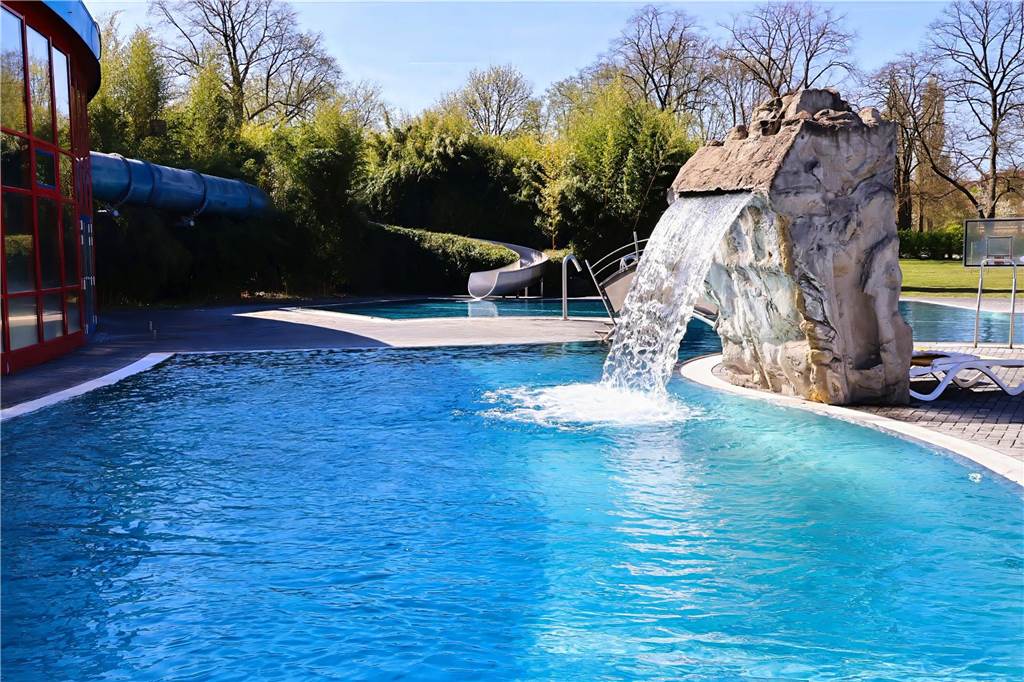 Eindrücke von der Eröffnung der Außensaison im Freizeitbad Atlantis in Dorsten.