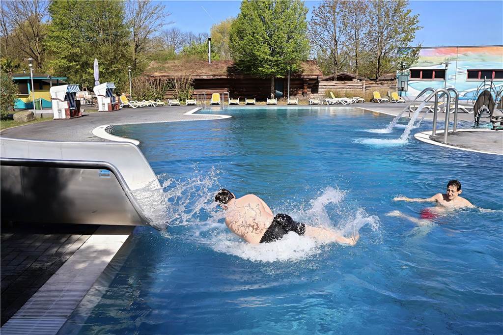 Eindrücke von der Eröffnung der Außensaison im Freizeitbad Atlantis in Dorsten.
