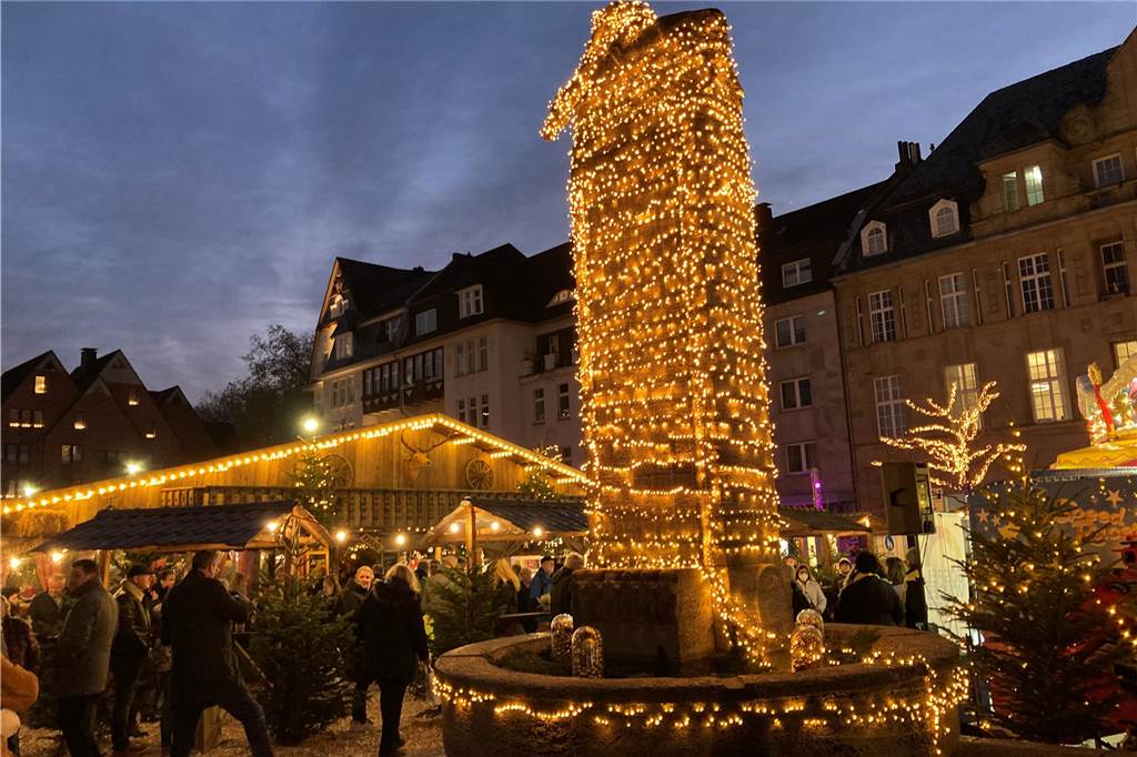 Weihnachtsmarkt 2023: Die Pläne, der Standort, das Programm und mehr Eindrücke von der Eröffnung des Castroper Weihnachtsmarktes 2021: Rund um den Reiterbrunnen wird es auch 2023 wieder festlich zugehen.