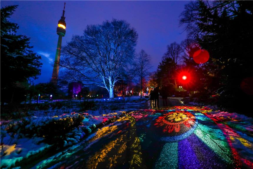 So schön ist das Winterleuchten im Westfalenpark Eindrücke von der Eröffnung des Winterleuchtens 2017 im Westfalenpark.