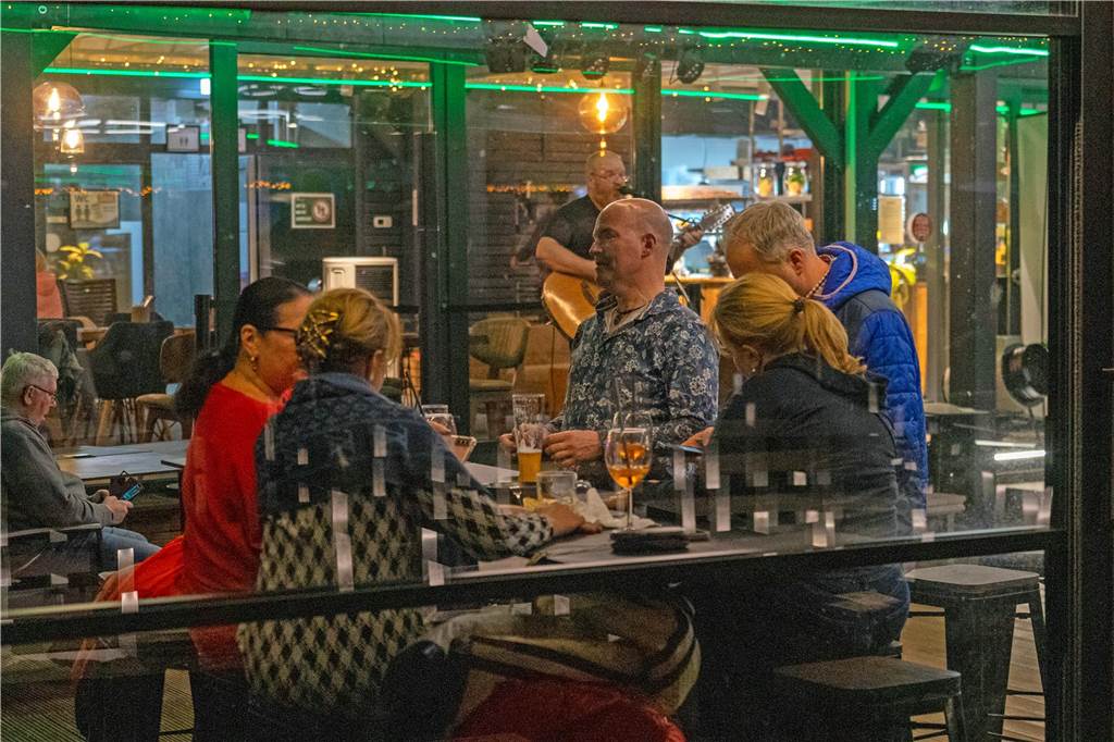 Eindrücke von der Live-Veranstaltung im Café Seepark.
