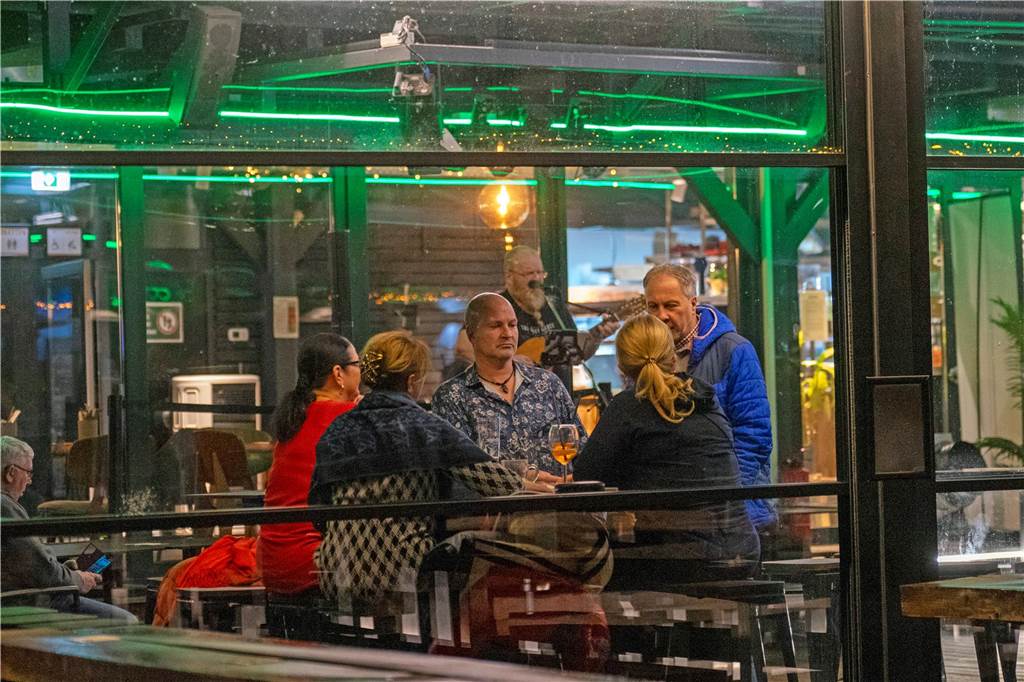 Eindrücke von der Live-Veranstaltung im Café Seepark.