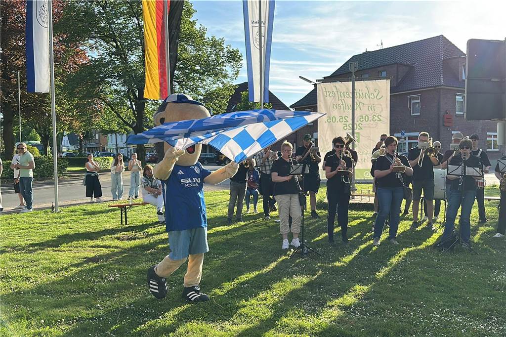 Eindrücke von der Maifeier am Wulfener Wappenbaum