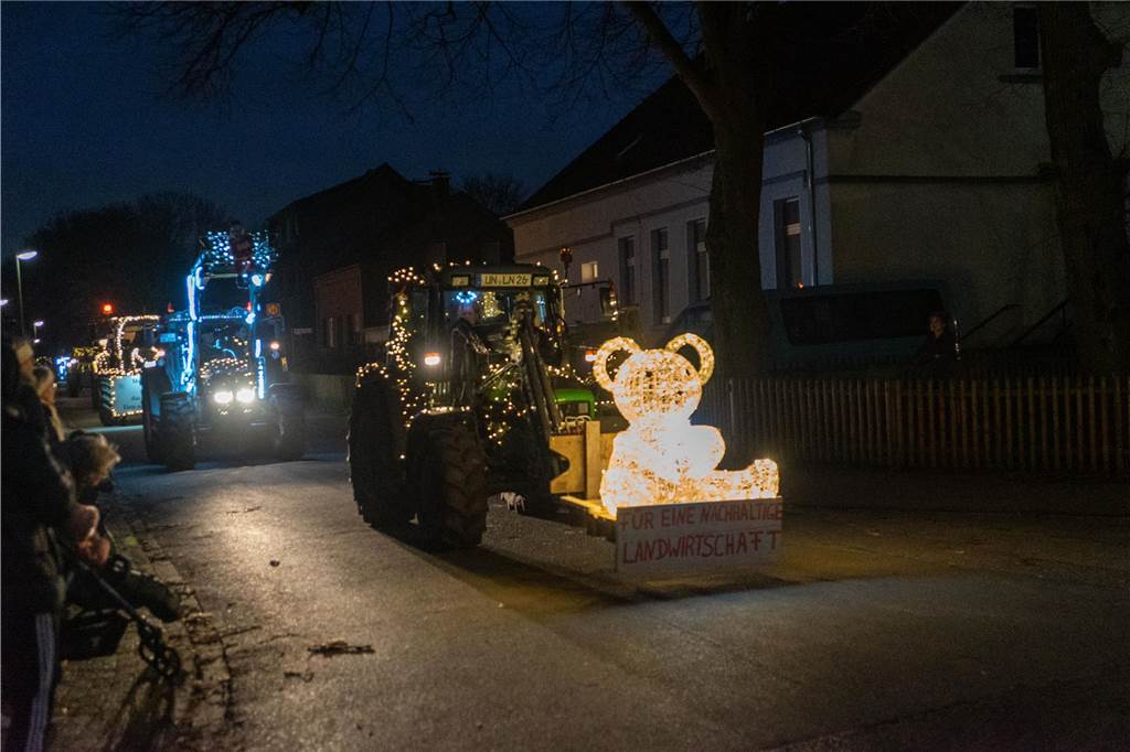 Eindrücke von der Trecker-Lichterfahrt durch Lünen.
