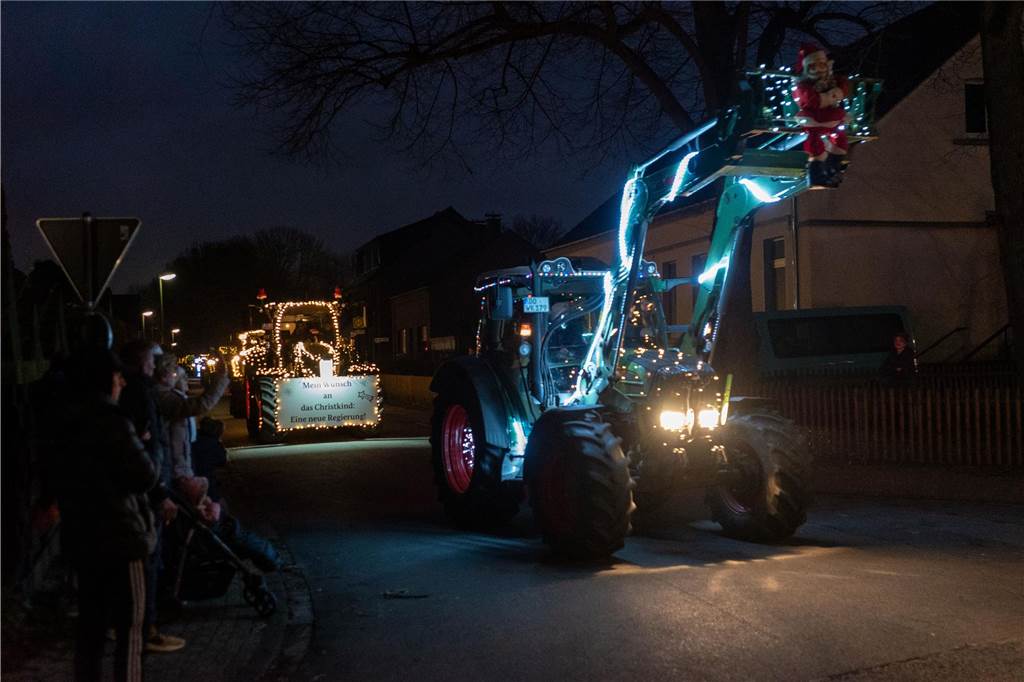 Eindrücke von der Trecker-Lichterfahrt durch Lünen.