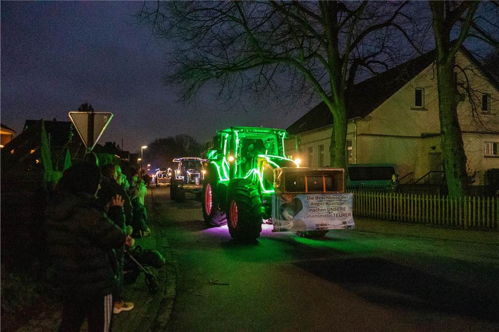 Eindrücke von der Trecker-Lichterfahrt durch Lünen.
