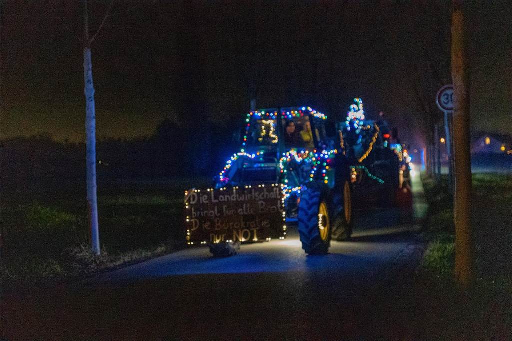Eindrücke von der Trecker-Lichterfahrt durch Lünen.