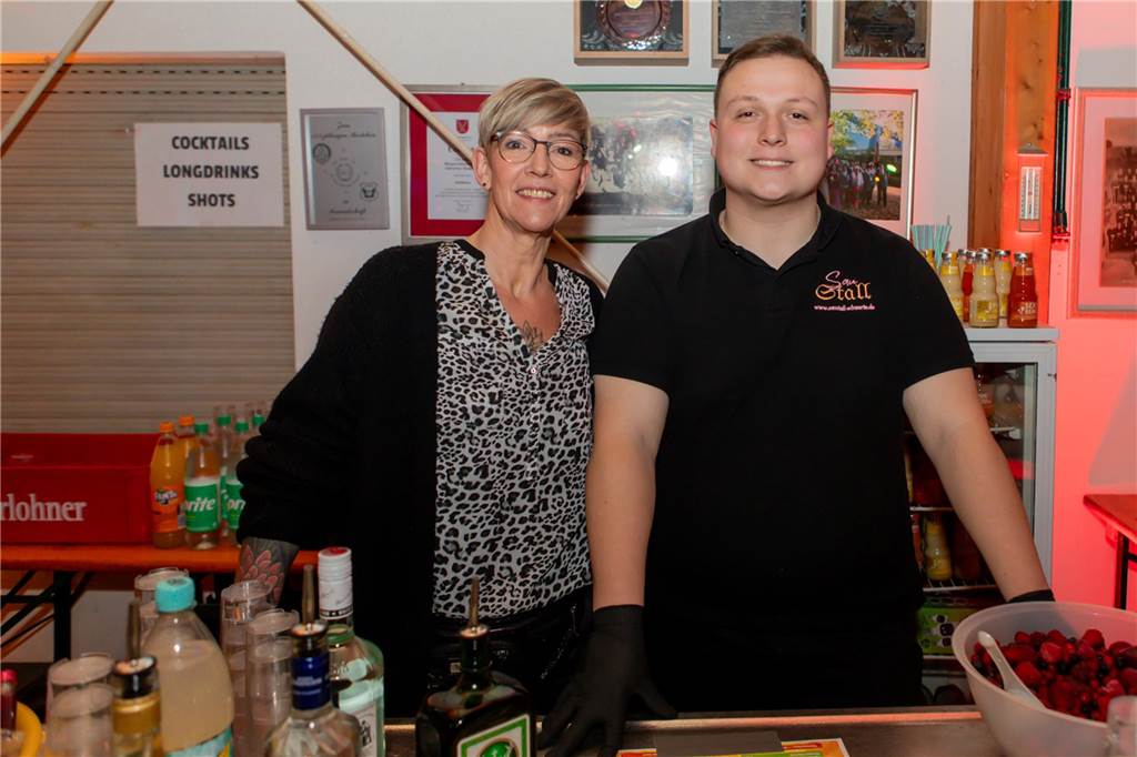 Ü30-Party auf der Schwerterheide: Die schönsten Partyfotos des Abends Eindrücke von der Ü30-Party in der Schützenhalle auf der Heide.