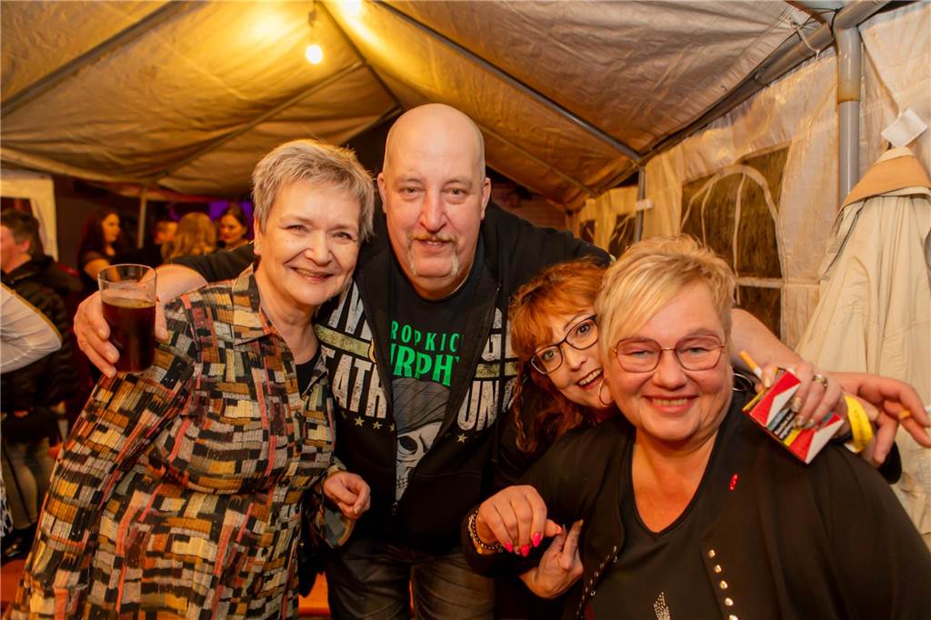 Eindrücke von der Ü30-Party in der Schützenhalle auf der Heide.