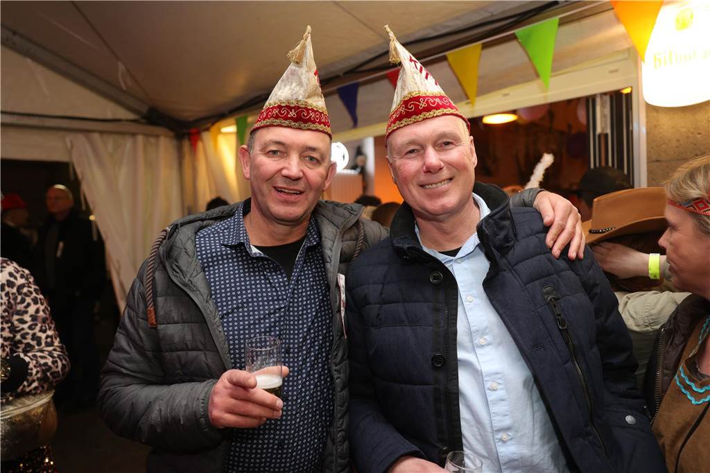 Gäste feiern Weiberfastnacht