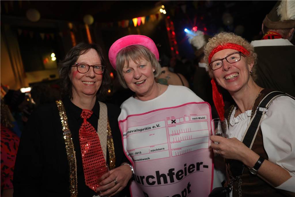 Gäste feiern Weiberfastnacht