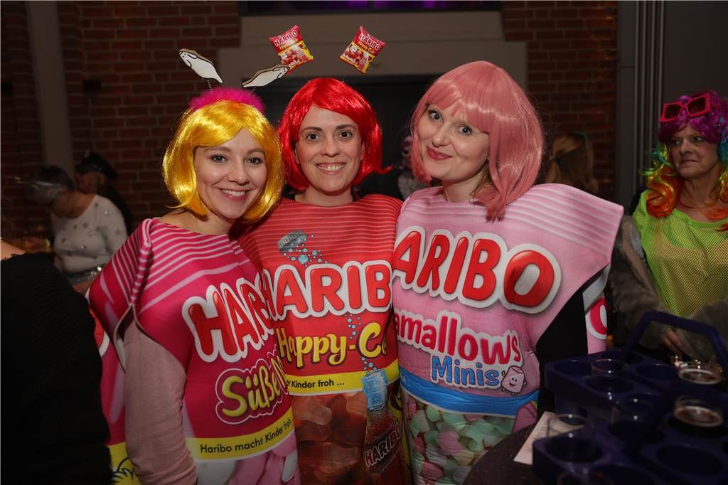 Gäste feiern Weiberfastnacht