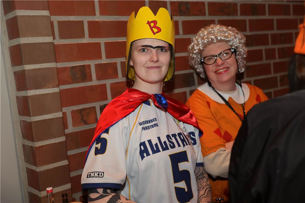 Gäste feiern Weiberfastnacht