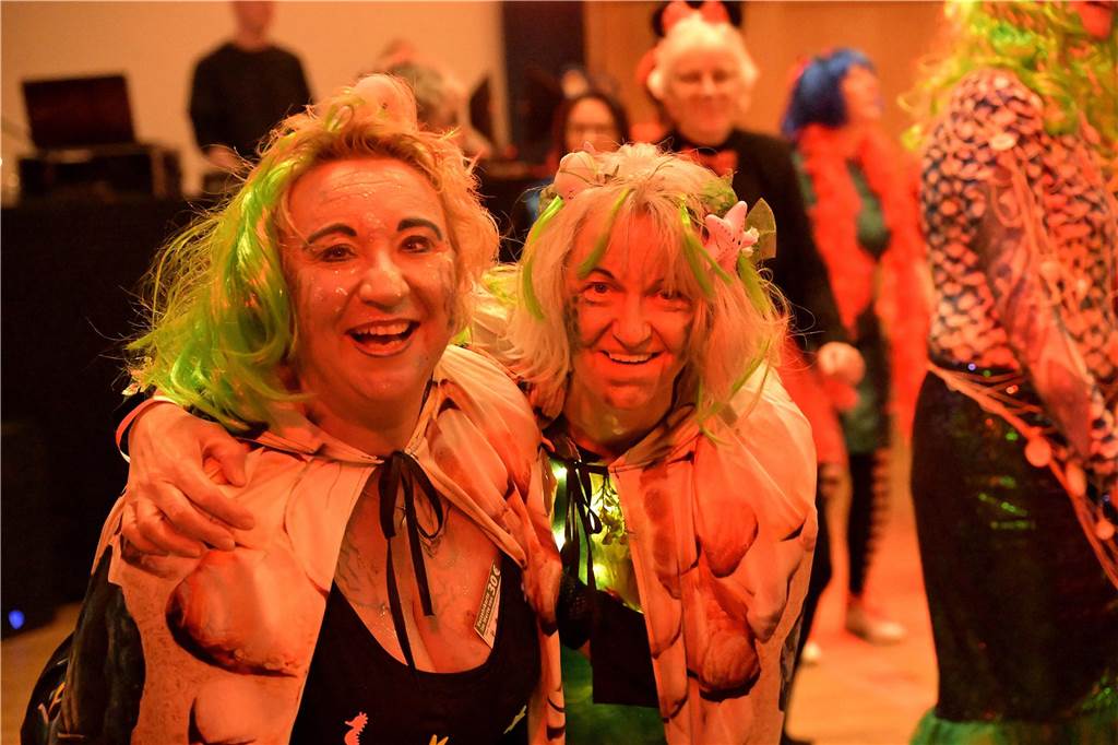 Viele Fotos von der Party im Kolpingsaal: So hat Werne Weiberfastnacht gefeiert Eindrücke von der Weiberfastnachtsparty im Kolpingsaal