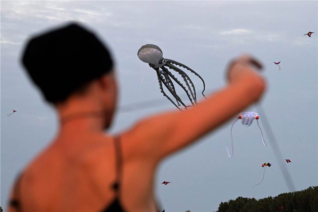 Viele Fotos vom Drachenfest in Lünen 2023: Feuershow am Abend als Publikumsmagnet Eindrücke von Feuershow und Feuerwerk beim Lüner Drachenfest 2023