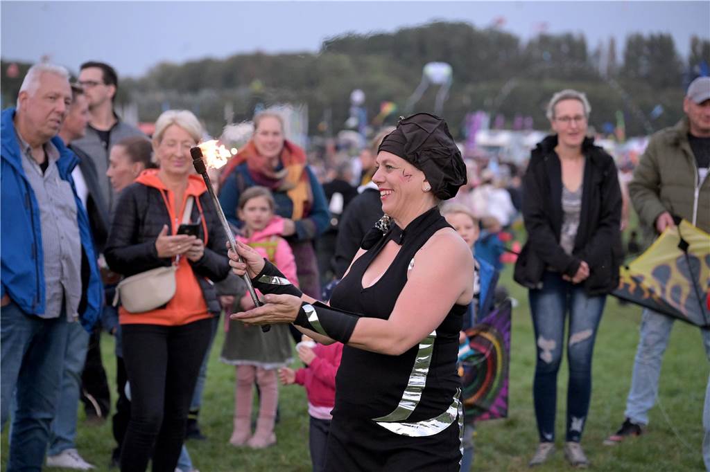 Viele Fotos vom Drachenfest in Lünen 2023: Feuershow am Abend als Publikumsmagnet Eindrücke von Feuershow und Feuerwerk beim Lüner Drachenfest 2023