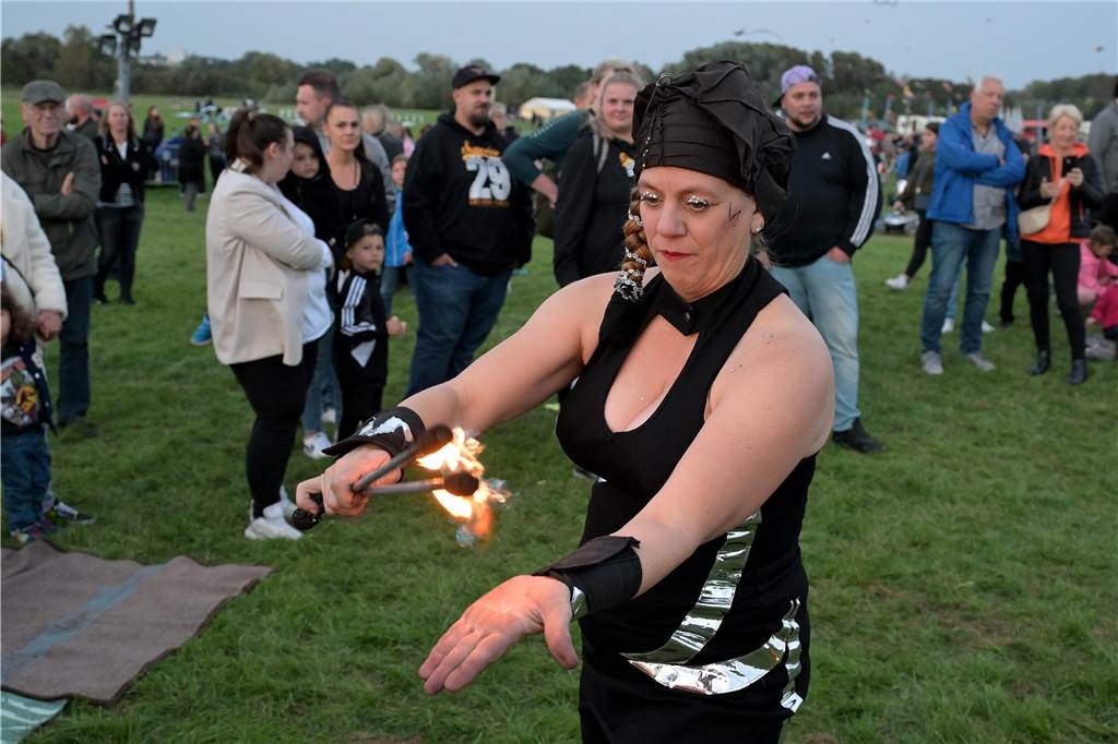 Viele Fotos vom Drachenfest in Lünen 2023: Feuershow am Abend als Publikumsmagnet Eindrücke von Feuershow und Feuerwerk beim Lüner Drachenfest 2023