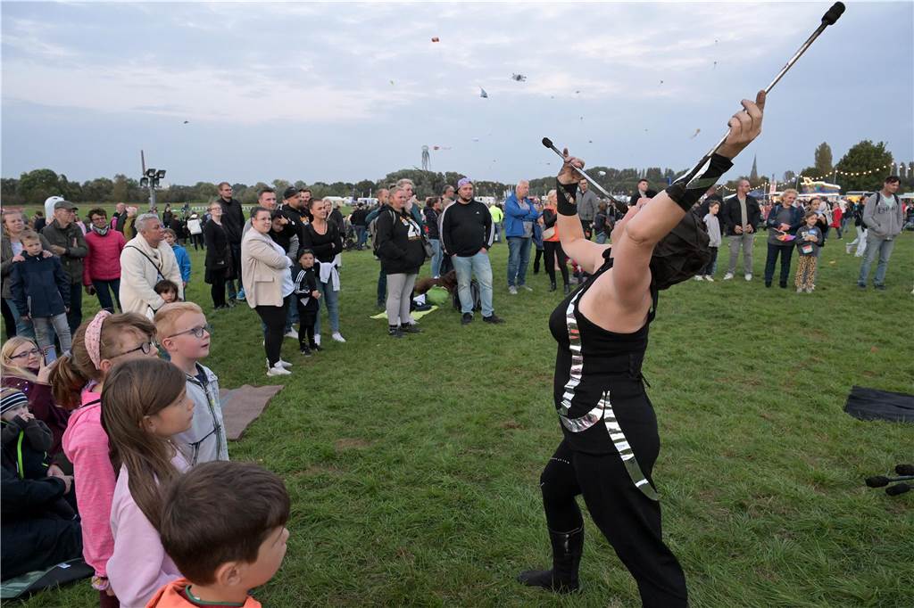 Viele Fotos vom Drachenfest in Lünen 2023: Feuershow am Abend als Publikumsmagnet Eindrücke von Feuershow und Feuerwerk beim Lüner Drachenfest 2023