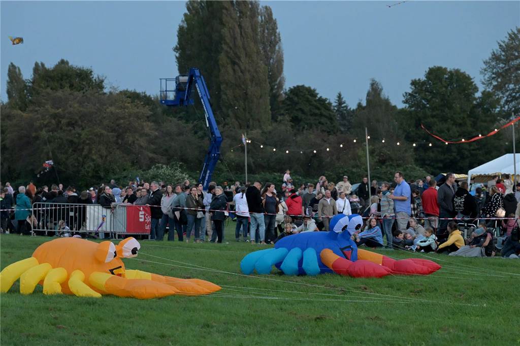 Viele Fotos vom Drachenfest in Lünen 2023: Feuershow am Abend als Publikumsmagnet Eindrücke von Feuershow und Feuerwerk beim Lüner Drachenfest 2023