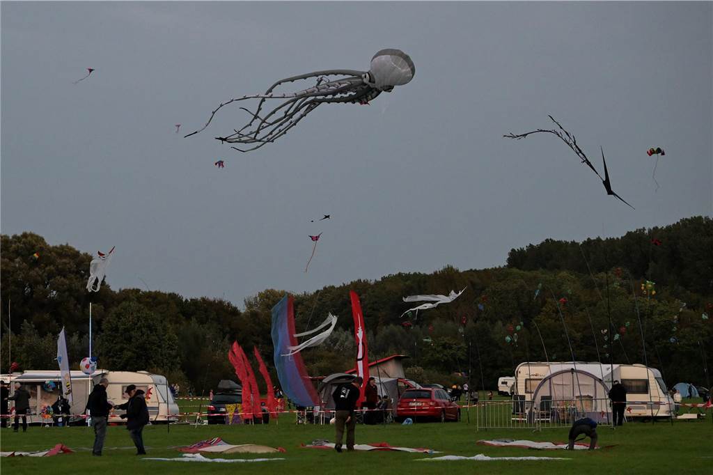 Viele Fotos vom Drachenfest in Lünen 2023: Feuershow am Abend als Publikumsmagnet Eindrücke von Feuershow und Feuerwerk beim Lüner Drachenfest 2023
