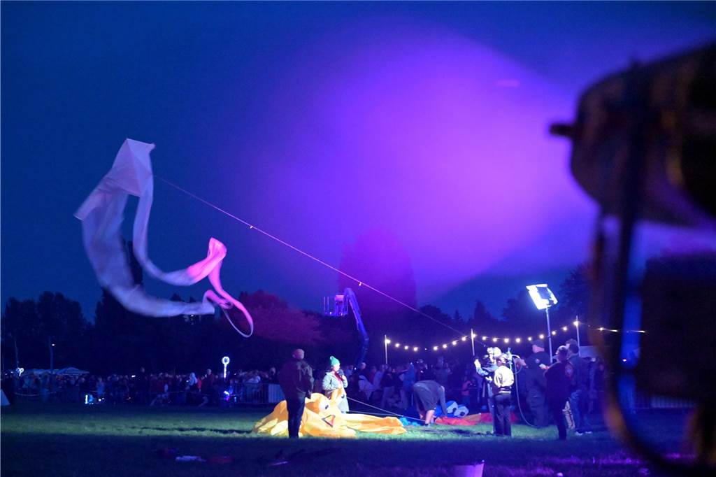 Viele Fotos vom Drachenfest in Lünen 2023: Feuershow am Abend als Publikumsmagnet Eindrücke von Feuershow und Feuerwerk beim Lüner Drachenfest 2023