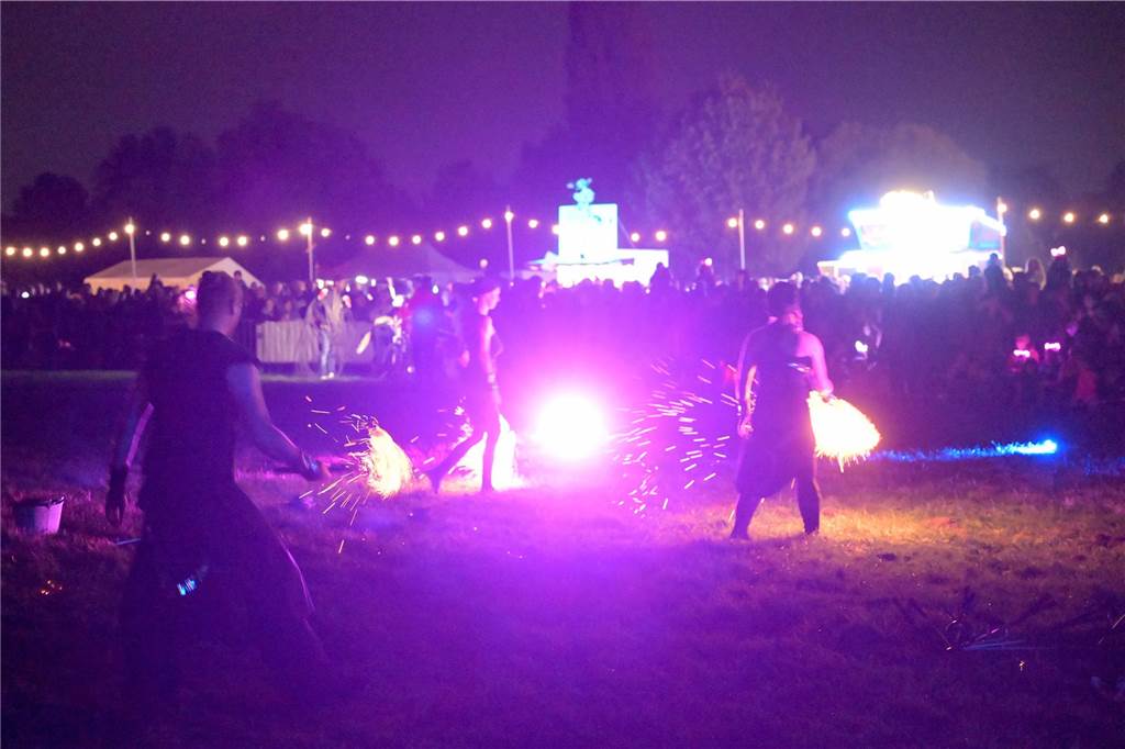 Viele Fotos vom Drachenfest in Lünen 2023: Feuershow am Abend als Publikumsmagnet Eindrücke von Feuershow und Feuerwerk beim Lüner Drachenfest 2023