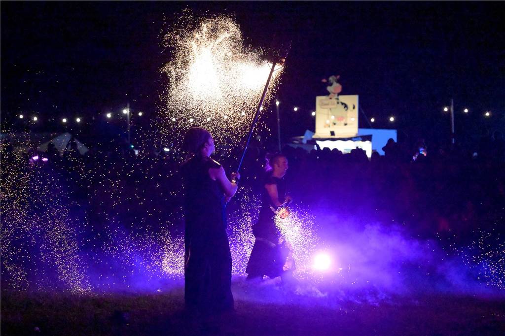 Viele Fotos vom Drachenfest in Lünen 2023: Feuershow am Abend als Publikumsmagnet Eindrücke von Feuershow und Feuerwerk beim Lüner Drachenfest 2023