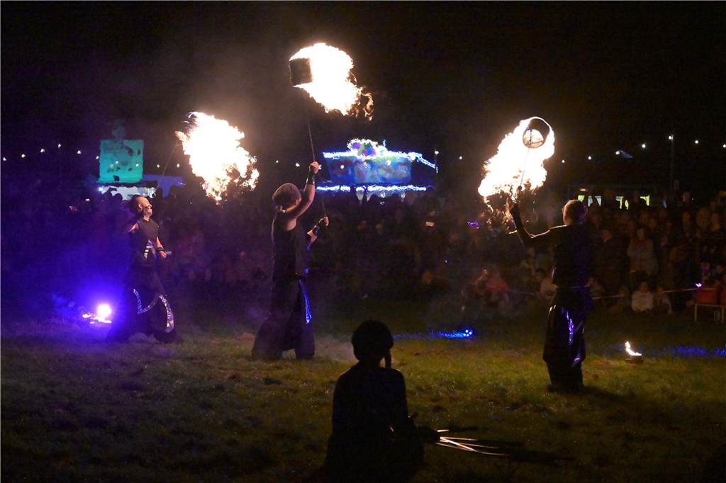 Viele Fotos vom Drachenfest in Lünen 2023: Feuershow am Abend als Publikumsmagnet Eindrücke von Feuershow und Feuerwerk beim Lüner Drachenfest 2023