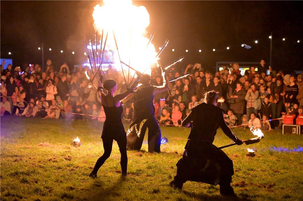 Viele Fotos vom Drachenfest in Lünen 2023: Feuershow am Abend als Publikumsmagnet Eindrücke von Feuershow und Feuerwerk beim Lüner Drachenfest 2023