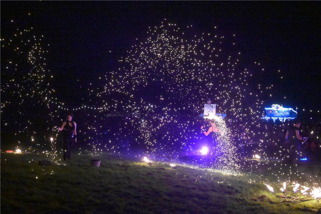 Viele Fotos vom Drachenfest in Lünen 2023: Feuershow am Abend als Publikumsmagnet Eindrücke von Feuershow und Feuerwerk beim Lüner Drachenfest 2023