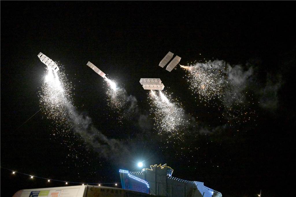 Viele Fotos vom Drachenfest in Lünen 2023: Feuershow am Abend als Publikumsmagnet Eindrücke von Feuershow und Feuerwerk beim Lüner Drachenfest 2023