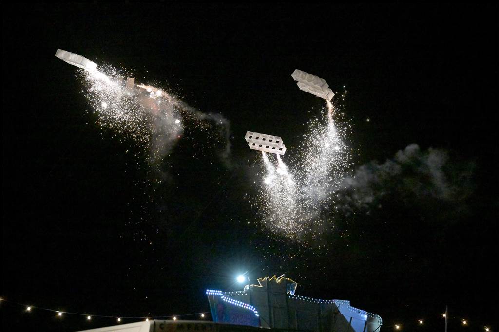 Viele Fotos vom Drachenfest in Lünen 2023: Feuershow am Abend als Publikumsmagnet Eindrücke von Feuershow und Feuerwerk beim Lüner Drachenfest 2023
