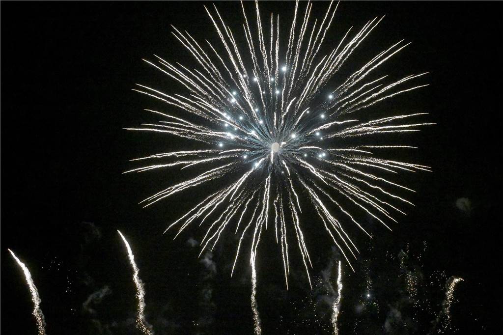 Viele Fotos vom Drachenfest in Lünen 2023: Feuershow am Abend als Publikumsmagnet Eindrücke von Feuershow und Feuerwerk beim Lüner Drachenfest 2023