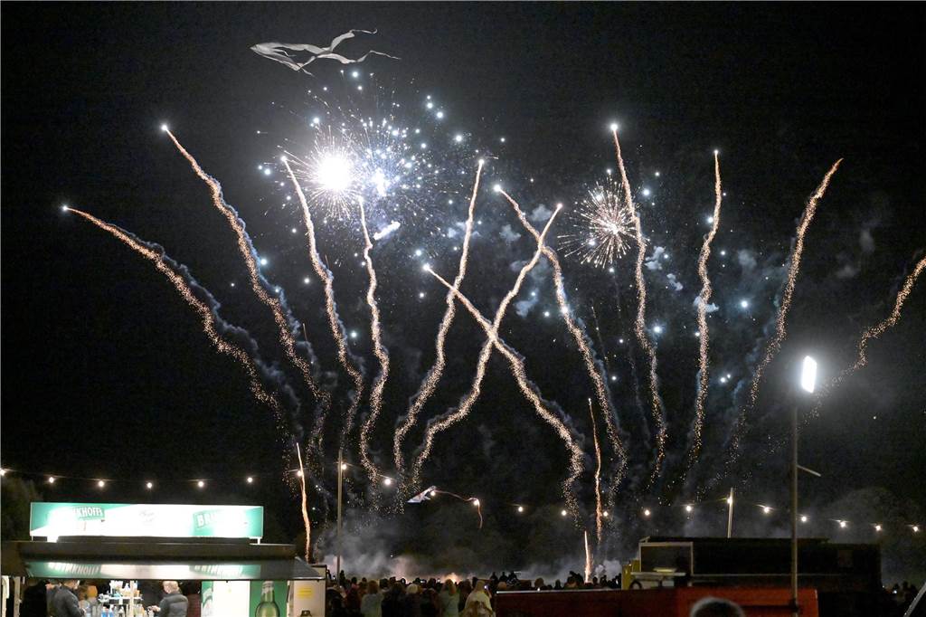Viele Fotos vom Drachenfest in Lünen 2023: Feuershow am Abend als Publikumsmagnet Eindrücke von Feuershow und Feuerwerk beim Lüner Drachenfest 2023