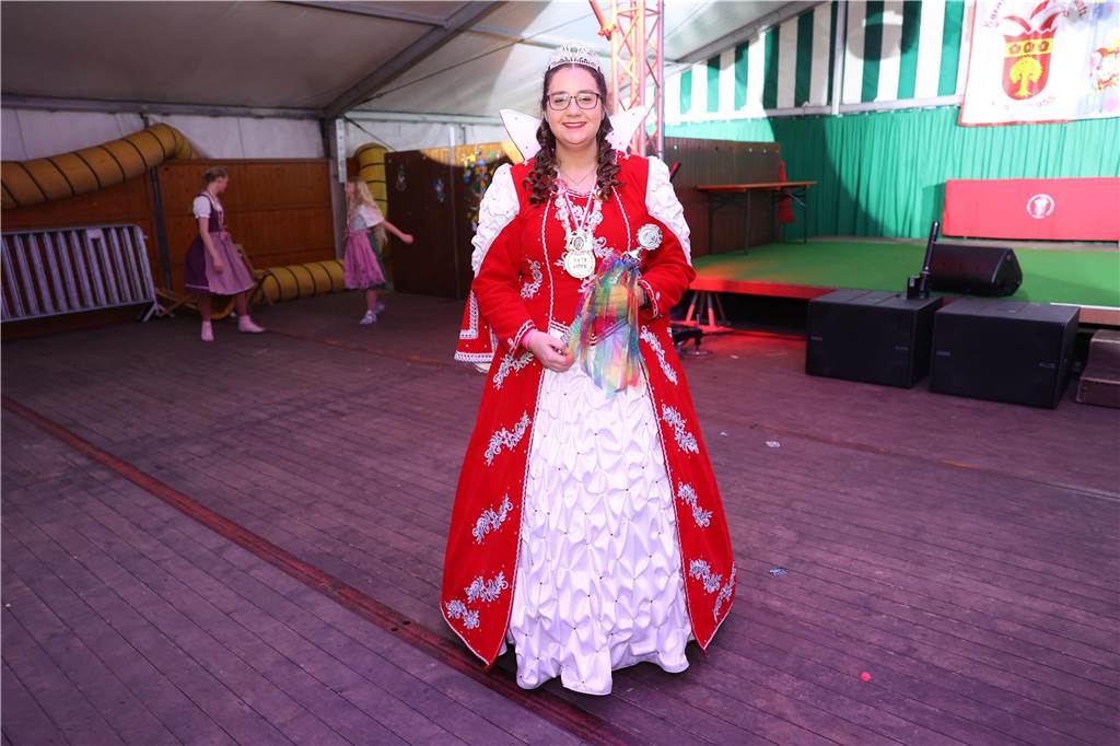 Eindrücke von Weiberfastnacht im Festzelt in Selm 2023