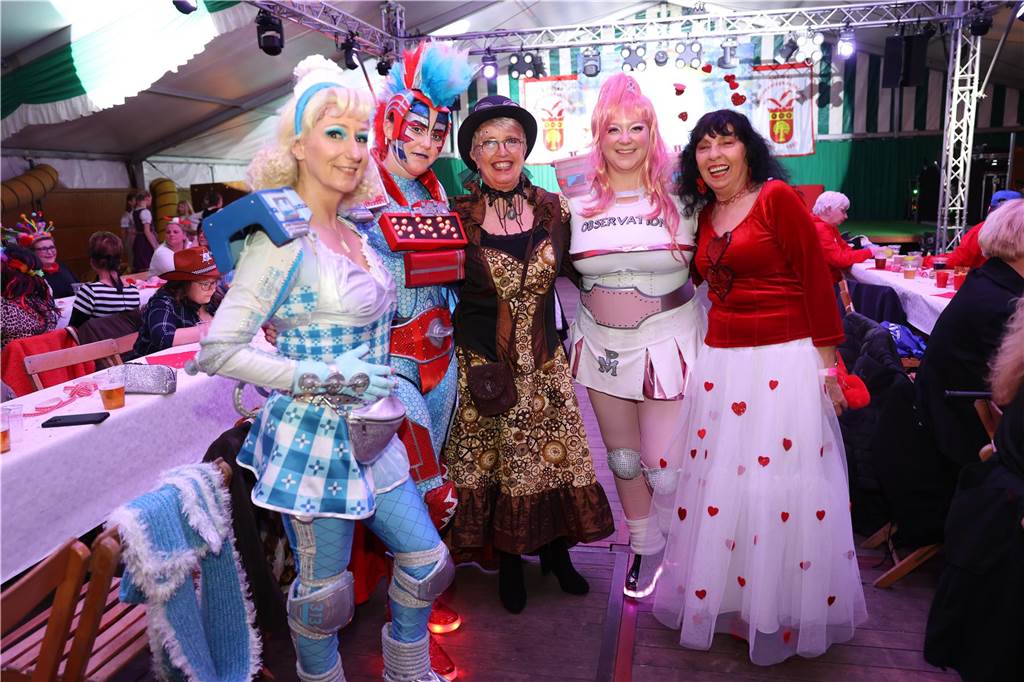 Eindrücke von Weiberfastnacht im Festzelt in Selm 2023