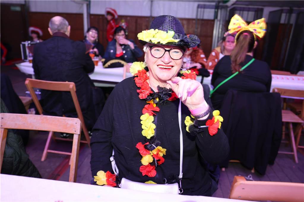 Eindrücke von Weiberfastnacht im Festzelt in Selm 2023