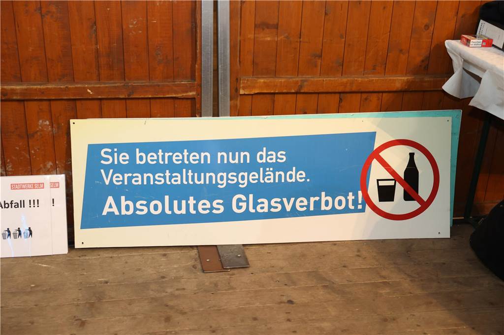 Eindrücke von Weiberfastnacht im Festzelt in Selm 2023