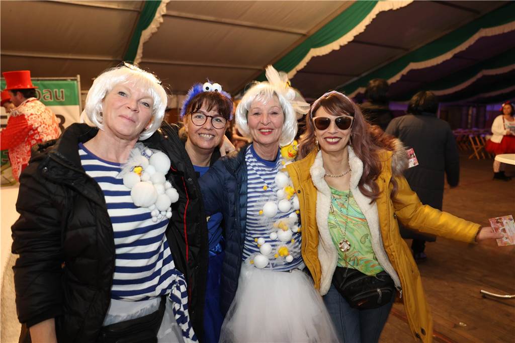Eindrücke von Weiberfastnacht im Festzelt in Selm 2023