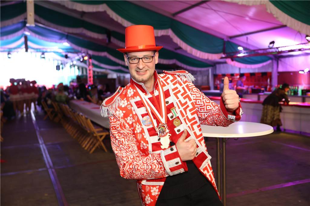Eindrücke von Weiberfastnacht im Festzelt in Selm 2023